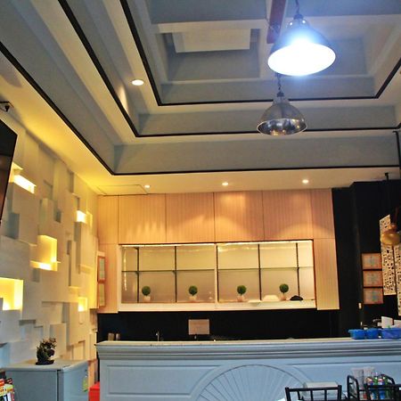 โรงแรมเรือนทิพย์ เชียงราย Ruean Tip Hotel Exteriör bild