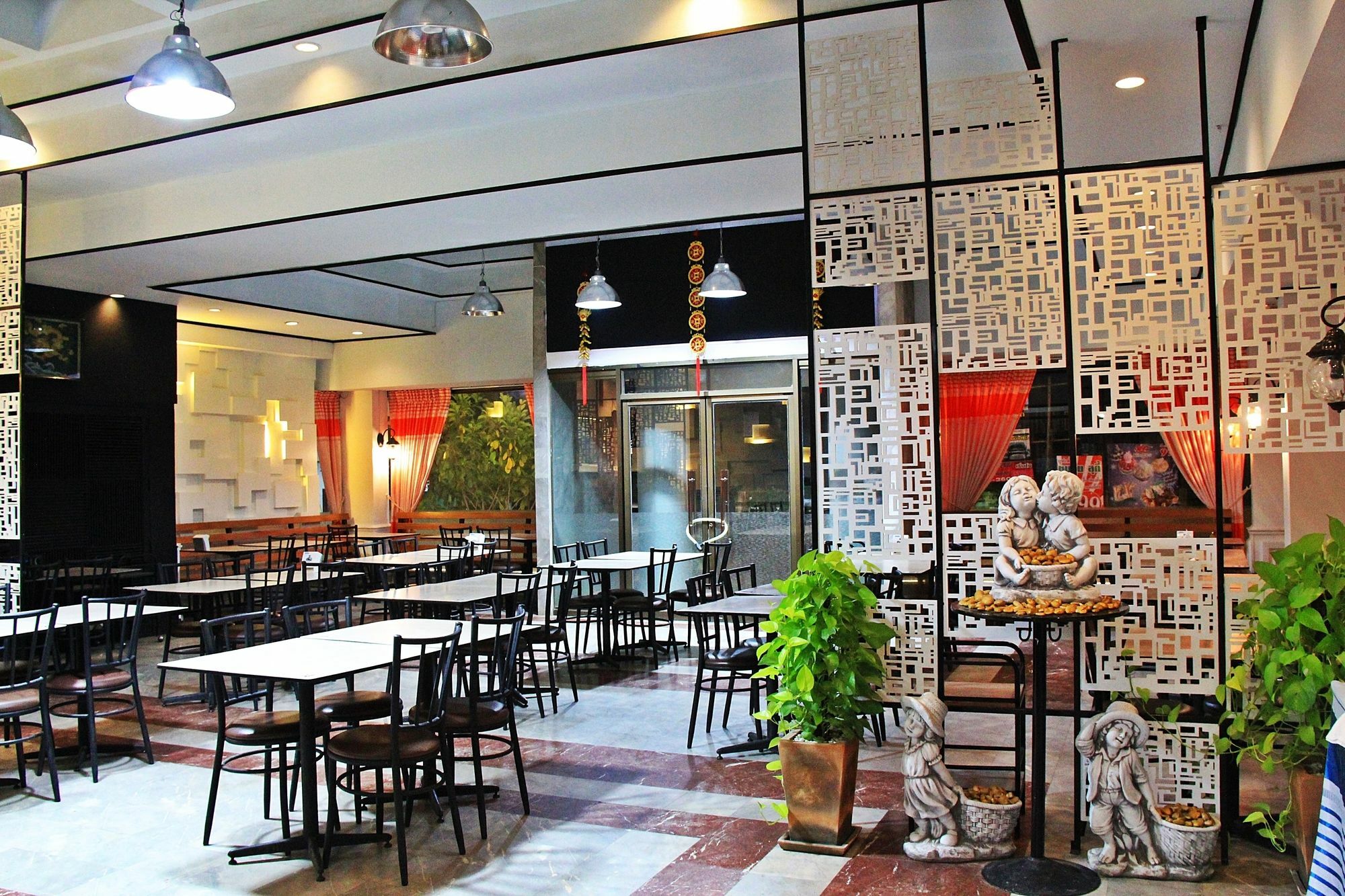 โรงแรมเรือนทิพย์ เชียงราย Ruean Tip Hotel Exteriör bild
