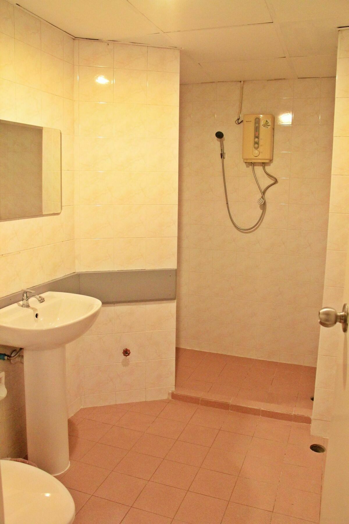 โรงแรมเรือนทิพย์ เชียงราย Ruean Tip Hotel Exteriör bild