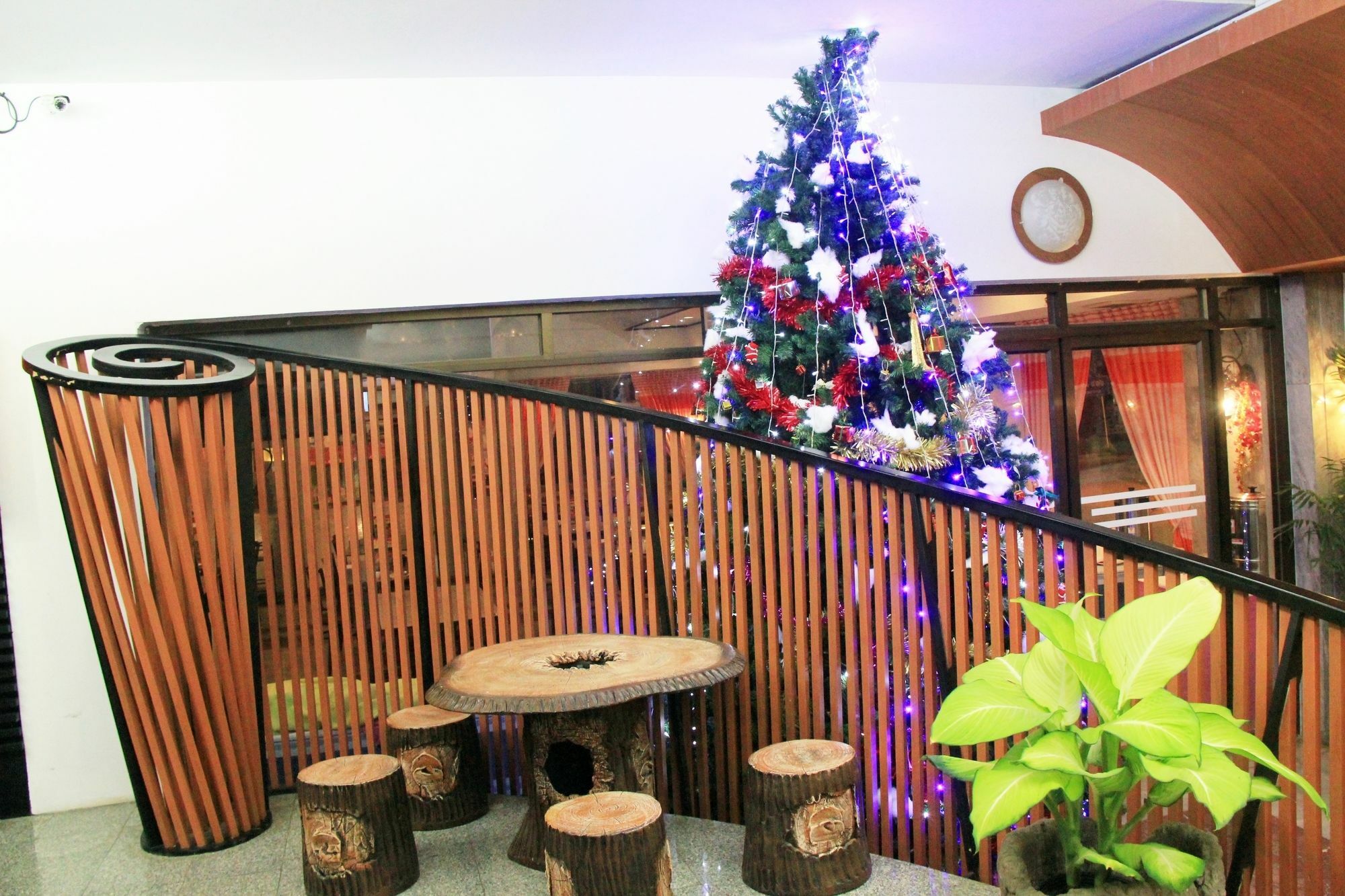 โรงแรมเรือนทิพย์ เชียงราย Ruean Tip Hotel Exteriör bild