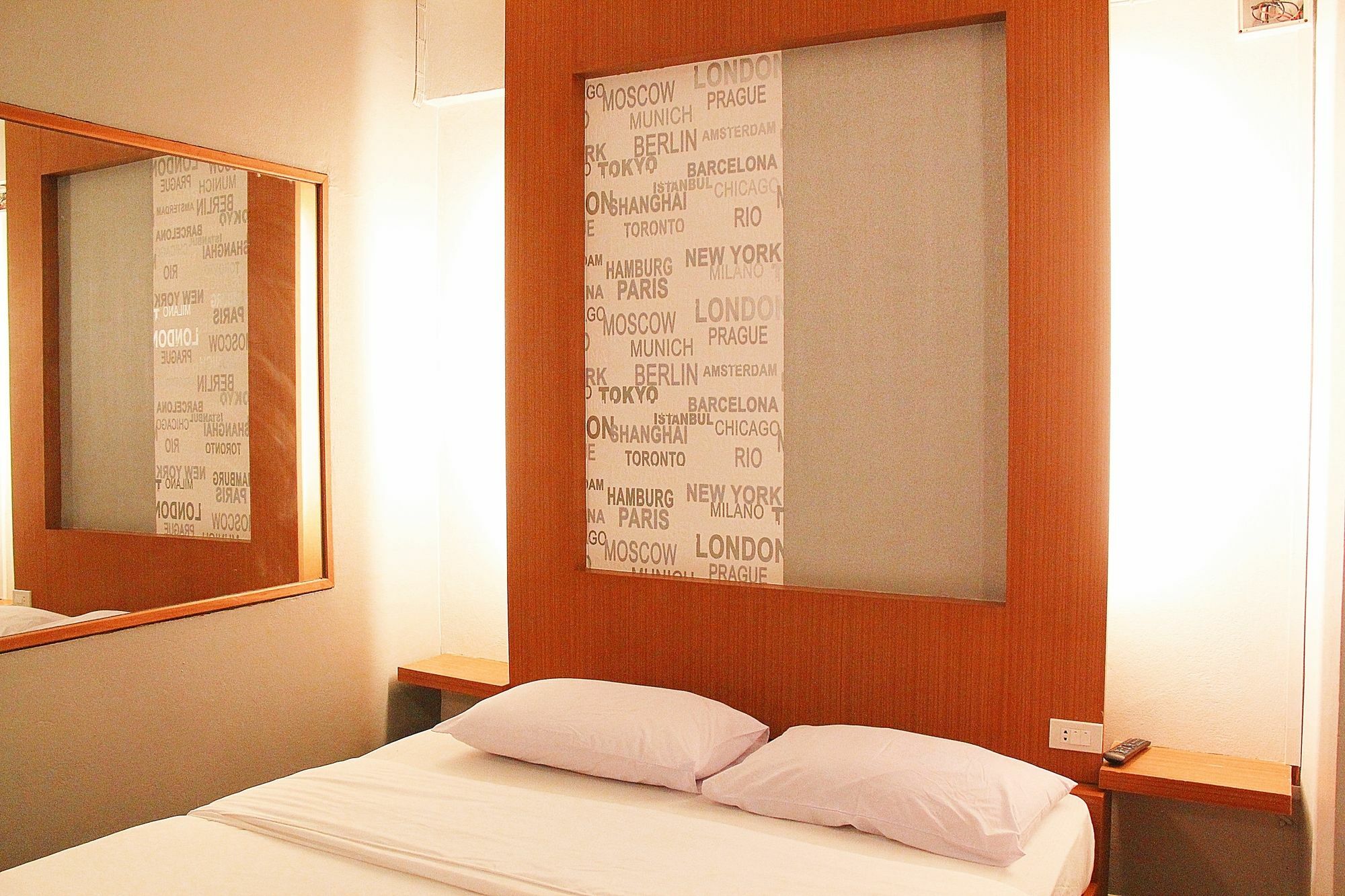 โรงแรมเรือนทิพย์ เชียงราย Ruean Tip Hotel Exteriör bild