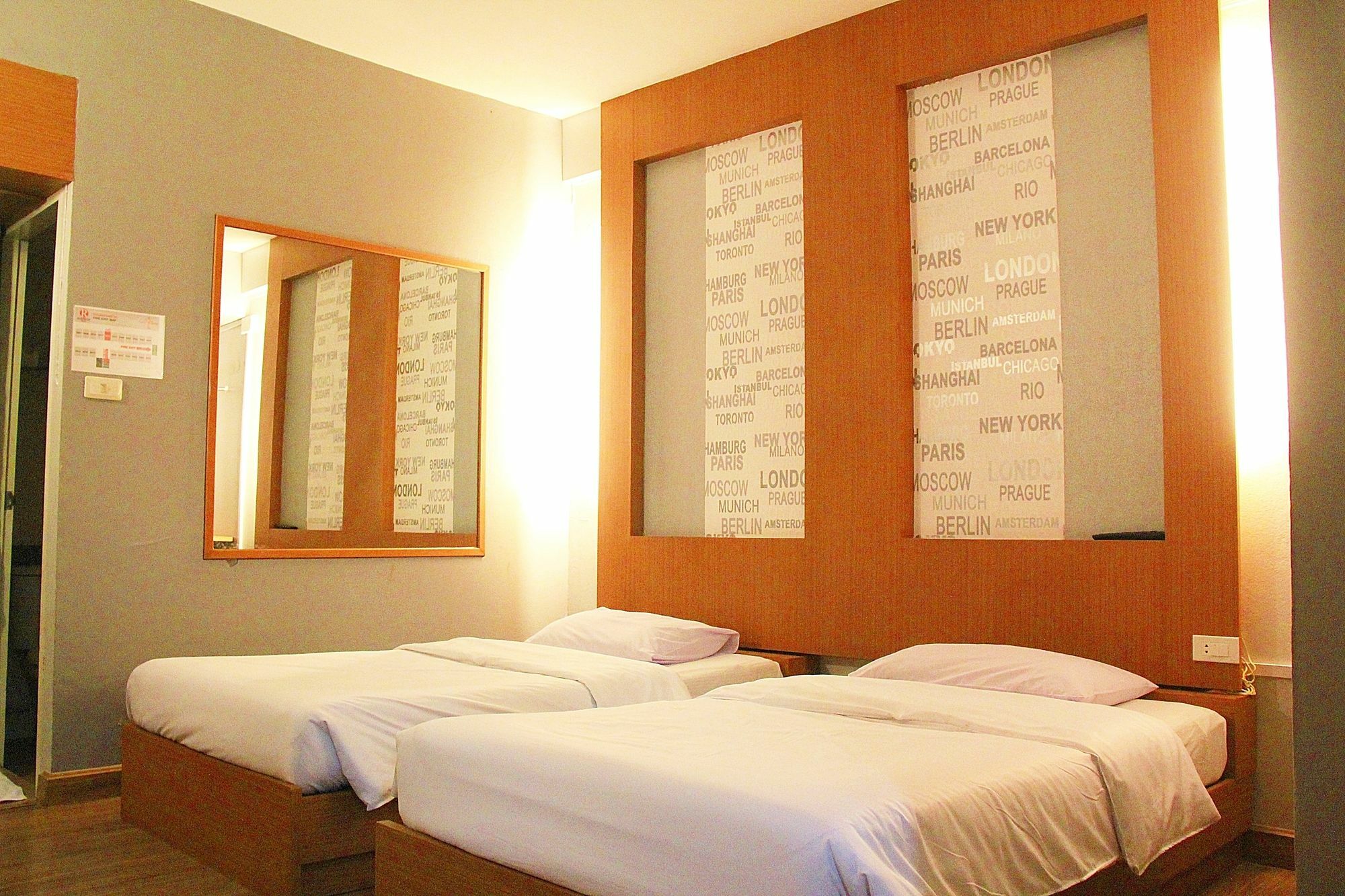 โรงแรมเรือนทิพย์ เชียงราย Ruean Tip Hotel Exteriör bild