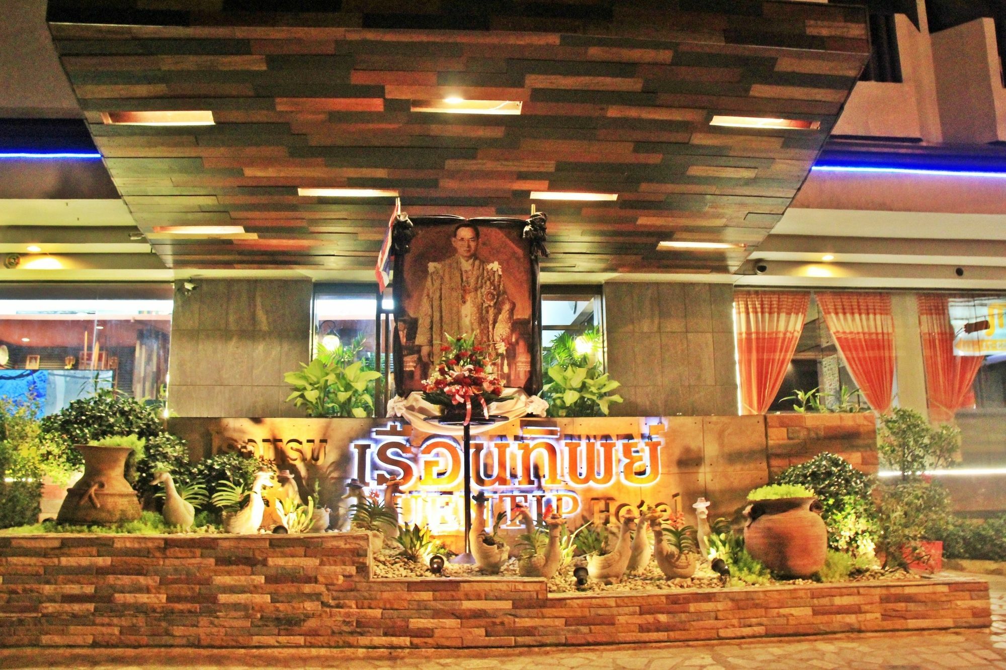 โรงแรมเรือนทิพย์ เชียงราย Ruean Tip Hotel Exteriör bild
